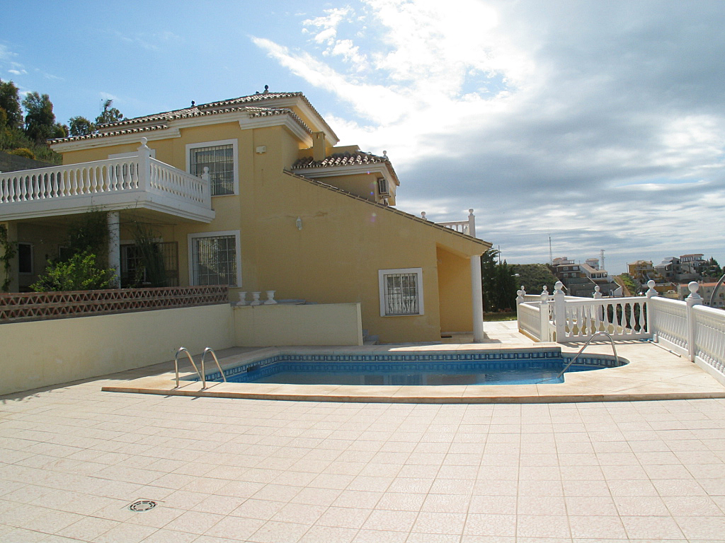 Chalet independiente en alquiler en Rincón de la Victoria